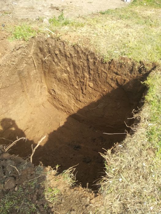 Мини багер дренажи основи ями почистване на градини дворни места ями