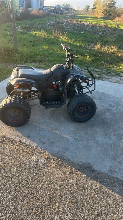 Vand atv in stare buna pret 15 milioane