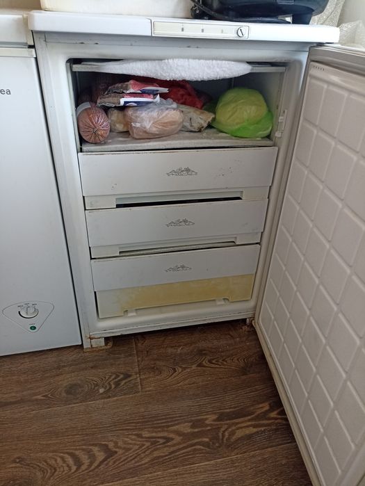Продам морозильник