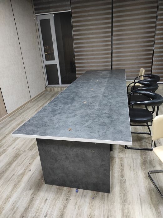 Kampyuter mebel Srochna sotiladi