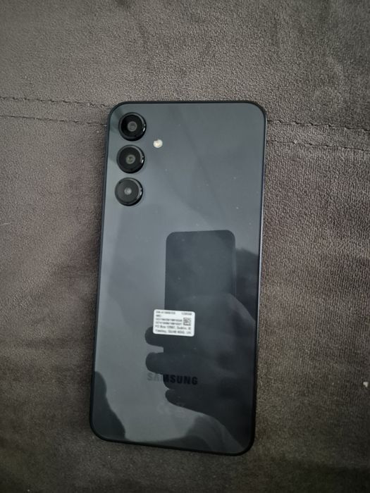 Vând 3 tefoane 2 samsung și un iPhone