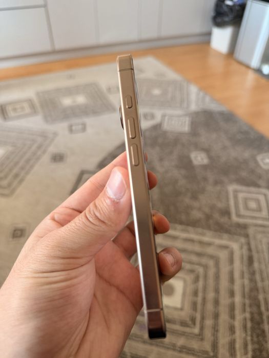 Iphone 16pro 256gb gold titan