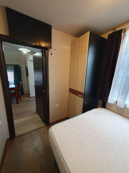 Под наем двустаен в началото на Аспарухово 40 кв. обзаведен влизаш и живееш ТВ. Интернет на пет минути от центъра с автобус място за паркиране