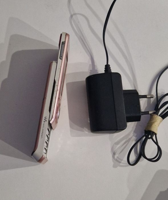 Telefon Slide Sony Ericsson fără tastatura