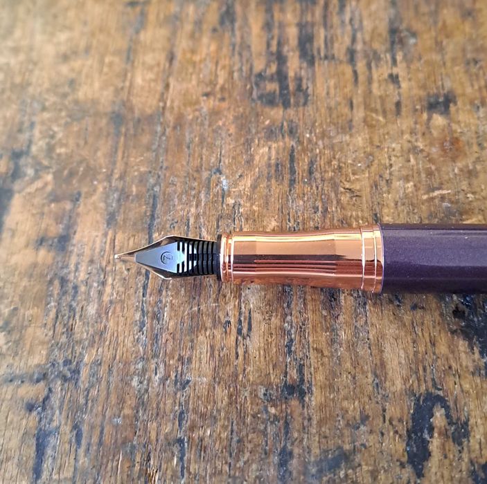 писалка Пеликан Pelikan лилава и розов метал в кутия