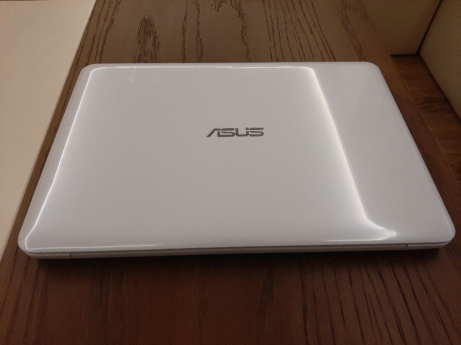 Лаптоп Asus E402M