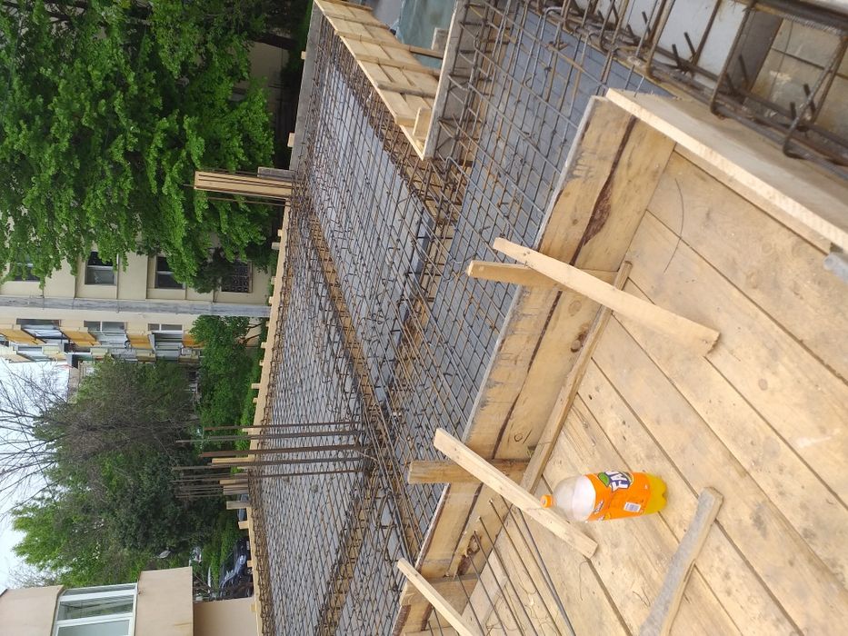 Constructii case la rosu preț convenabil