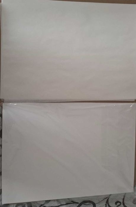 Черни тениски и листове за щампи (трансферни принтове) в размер А3.