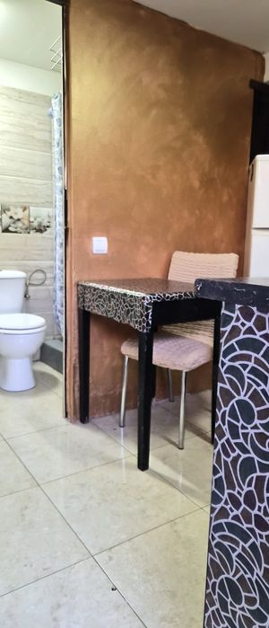Camere la comun la curte
