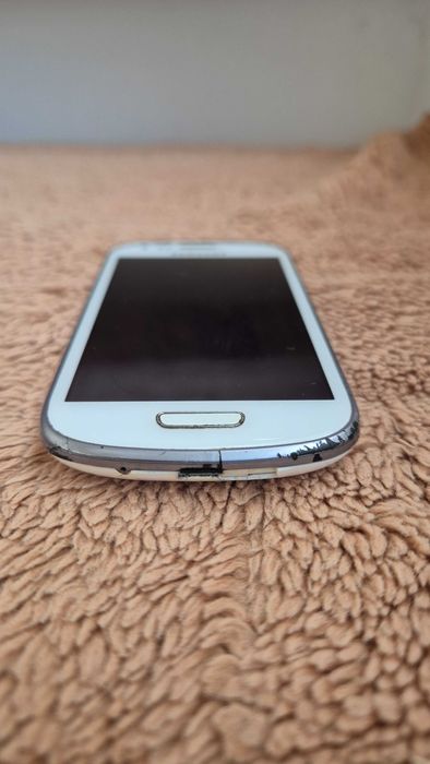 Смартфон Samsung Galaxy S3 mini (GT-i8190)