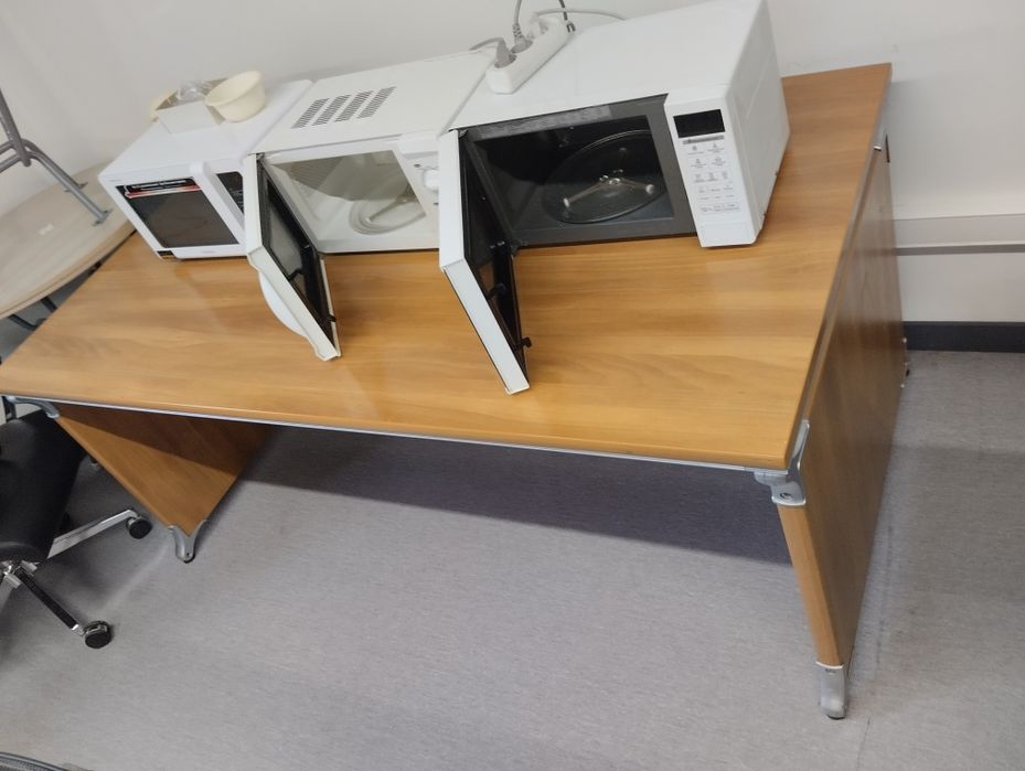 Продам столы офисные