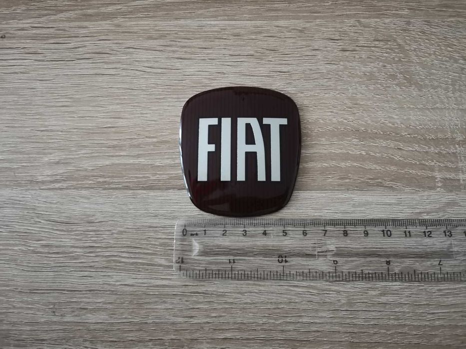 червена емблема Fiat малък размер