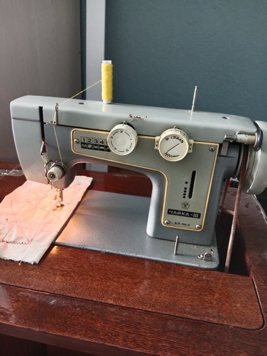 Продам машинку швейную