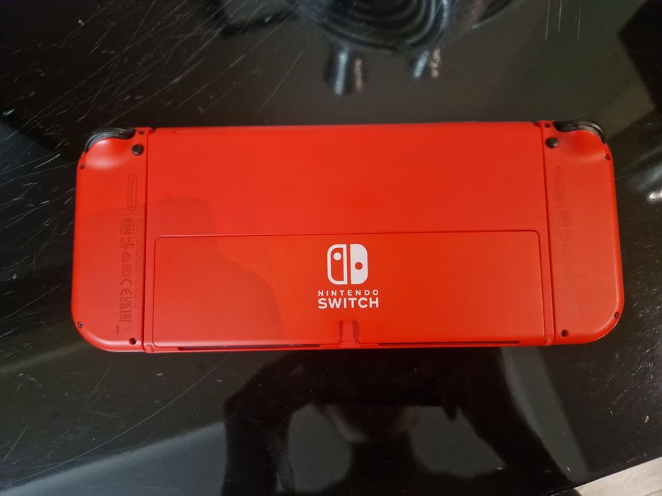 Nintendo switch oled limited Mario edition 
Продаю Ninten