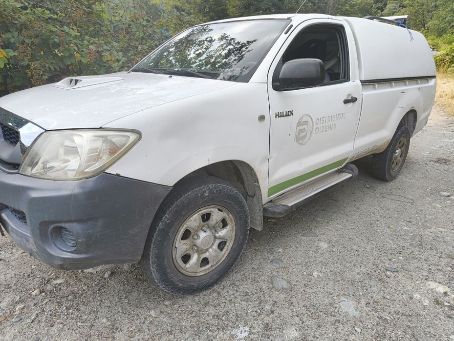 Vând Toyota Hilux stare foarte bună puțină rugină la aripă funcționează toate comenzile
