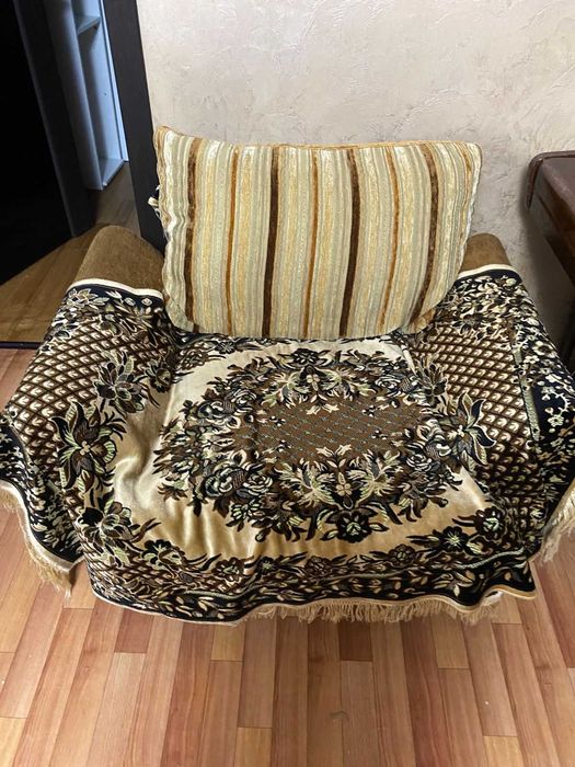 Диван и кресло б/у