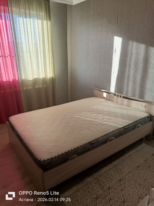 Продам кровать с матрасом