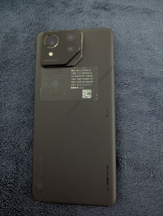 Vând Rogphone 8 pro, pentru piese