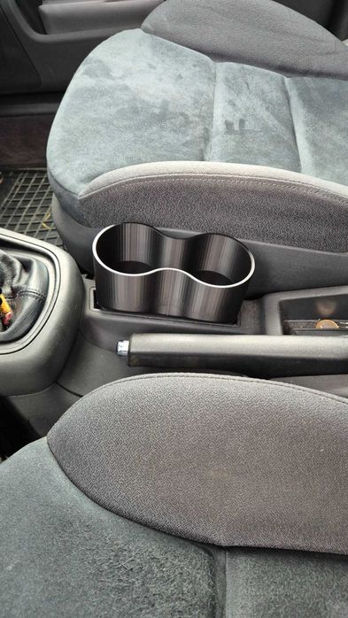 Продавам двоен cup holder/поставка за две чаши за Ауди А3 / 97-2005