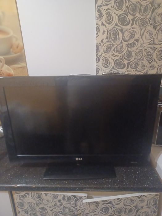 Vand doua leduri tv pentru piese LG