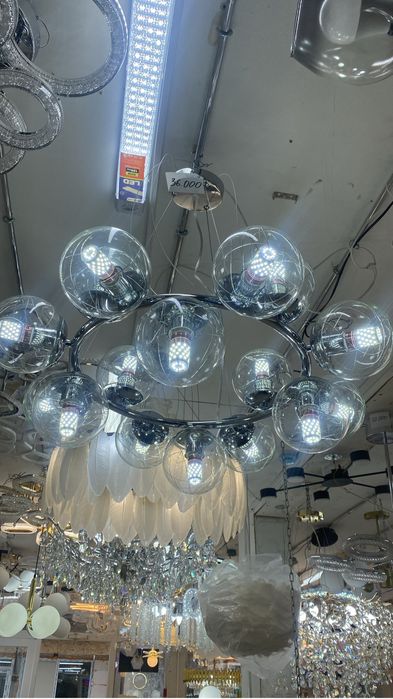 Продам люстры новые