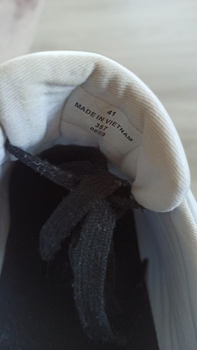 Оригинални обувки на GUESS  41 номер