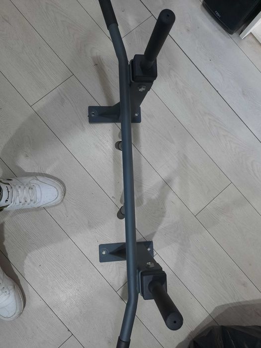 Bara tractiuni cu prindere perete