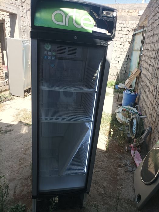 Продается Витринный Холодильник Artel!