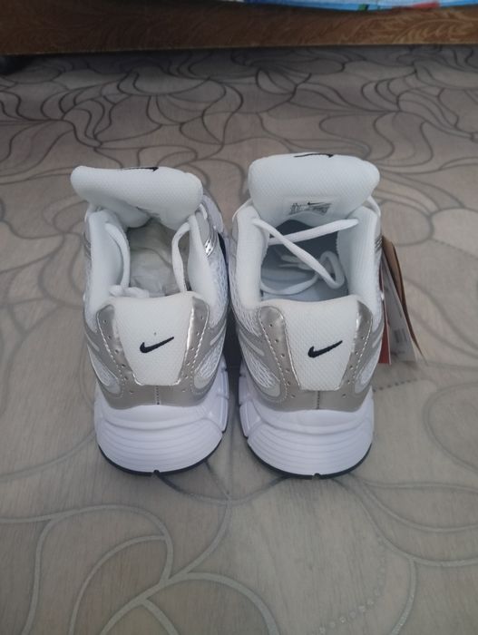 Продам Nike v5 rnr