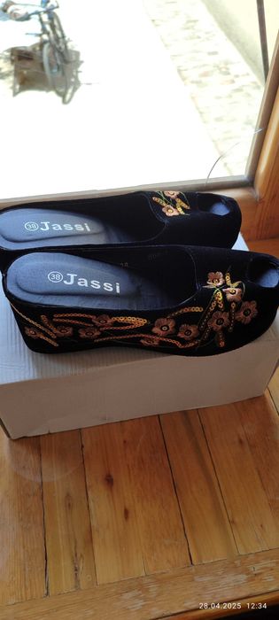 Тапочка дешевле отдам звоните , кому интересно