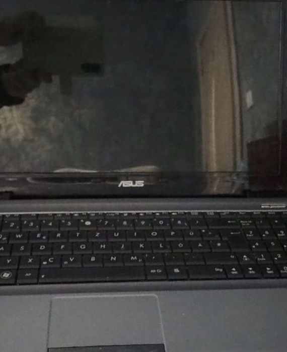 Лаптоп Asus на части