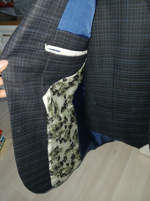 Продам новый костюм