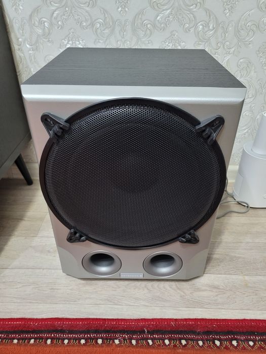 Продам сабвуфер Heybrook HBS 200