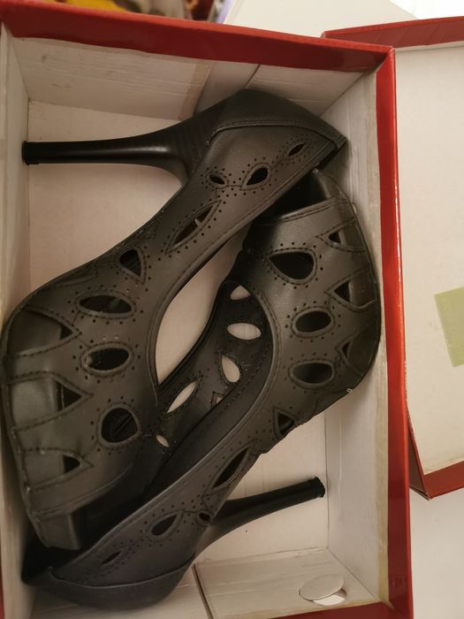 Обувки на ток -ежедвневни и официални