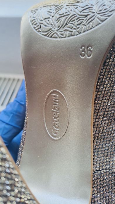 Pantofi aurii deosebiti noi 36