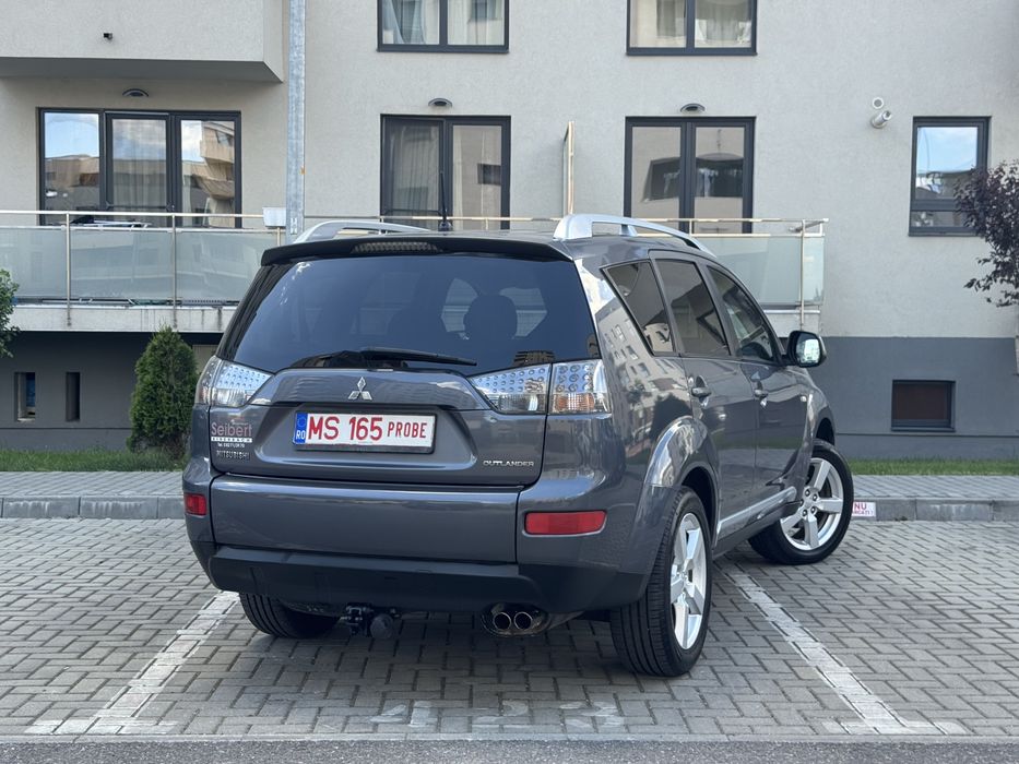 Mitshubishi Outlander 2.0 TDI 4x4 7 Locuri RATE / GATANTIE 1AN 2009 recent adus din Germania