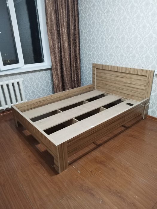 Кровать