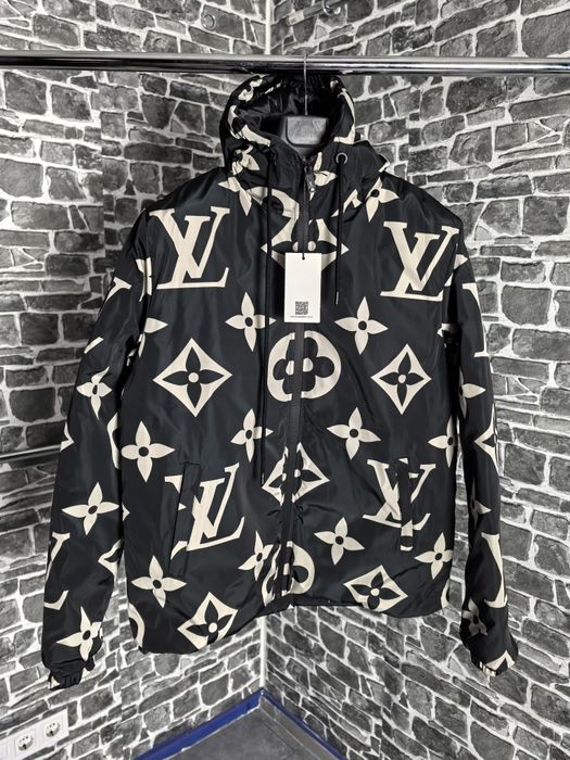 Lois Vieton ново яке