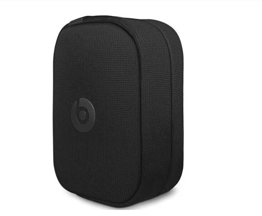 Vand casti Beats Solo 4 nou noute