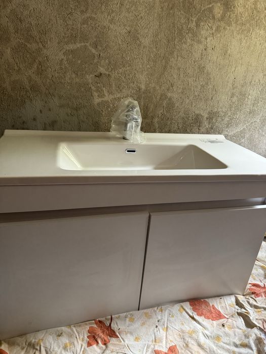 Нова мивка за баня+MDF шкаф+смесител Roca