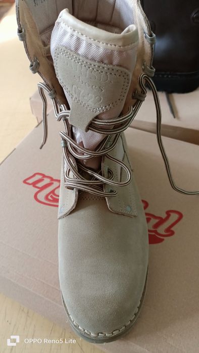 Vând bocanci militari combat