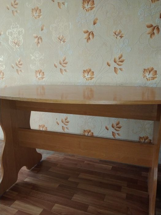 Стол в хорошем состоянии