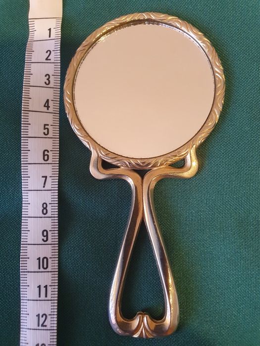 Старо дамско огледало Bader от 1970 г
Цена - 25 лева.