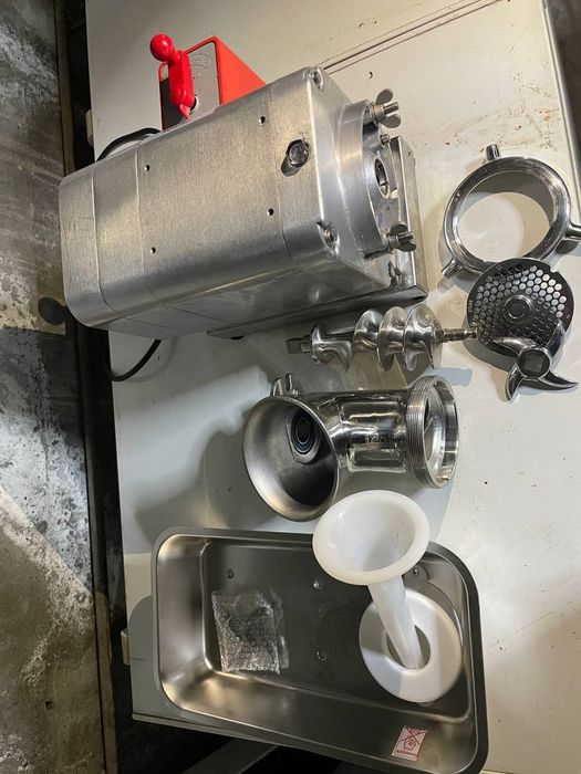 Мясорубка прадаётся