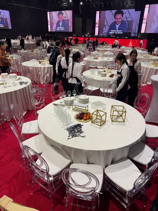 Аренда прозрачных стульев Грейс