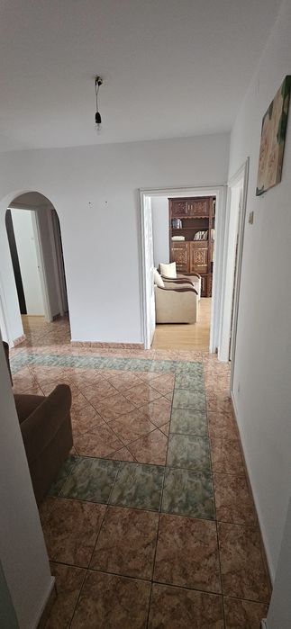 Inchiriez apartament