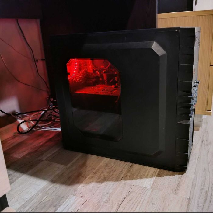 Геймърски компютър 8 ядрен 16 гб рам