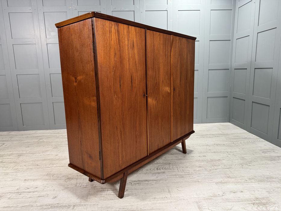 Винтидж  бюфет от средата на миналия век Д1116