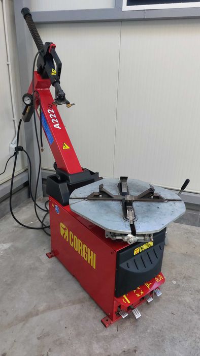 CORGHI - A222  Монтаж /Демонтаж машина за гуми на леки автомобили