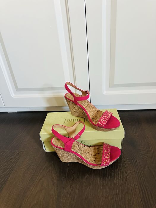 Sandale roz , cu strasuri , elegante , nr 37 , foarte comode si usoare